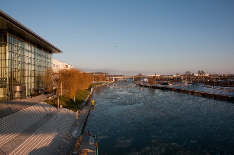 Βόλφσμπουργκ: Η πόλη που χτίστηκε και ζει χάρη στη Volkswagen - Το σήμα VW υπάρχει παντού, οι κάτοικοι αναπνέουν από και για  το εργοστάσιο [εικόνες] | iefimerida.gr 7