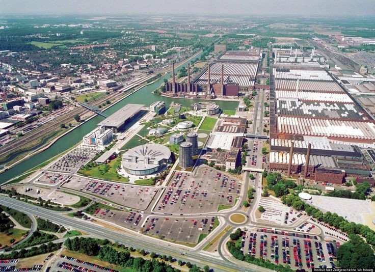 Βόλφσμπουργκ: Η πόλη που χτίστηκε και ζει χάρη στη Volkswagen - Το σήμα VW υπάρχει παντού, οι κάτοικοι αναπνέουν από και για  το εργοστάσιο [εικόνες] | iefimerida.gr 9