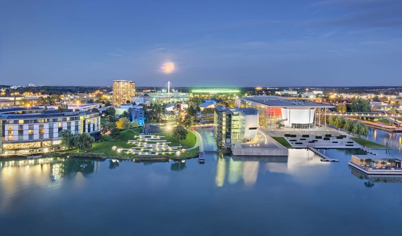 Βόλφσμπουργκ: Η πόλη που χτίστηκε και ζει χάρη στη Volkswagen - Το σήμα VW υπάρχει παντού, οι κάτοικοι αναπνέουν από και για  το εργοστάσιο [εικόνες] | iefimerida.gr 11