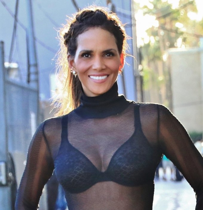 Χάλι Μπέρι: Ξοδεύει 10.000 δολάρια το μήνα για το στήθος της [εικόνες]  | iefimerida.gr 2