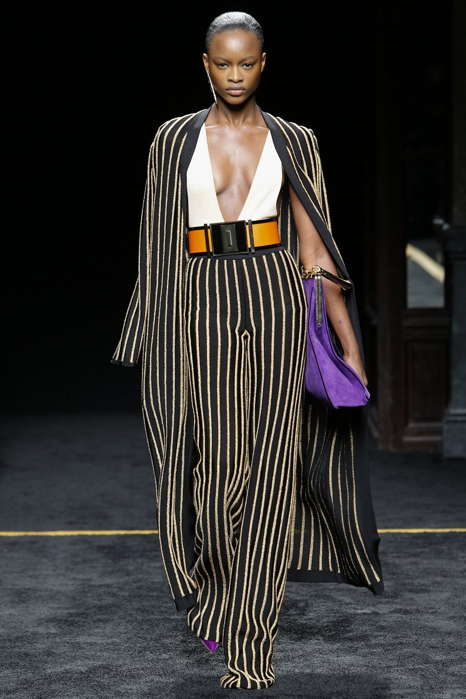 Παρελθόν τα κοκαλιάρικα μοντέλα -Ο οίκος Balmain θέλει «δυνατά» κορίτσια [εικόνες] | iefimerida.gr 4