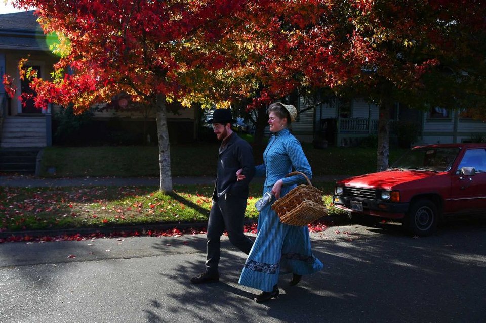 Σημερινό ζευγάρι νέων γύρισε πίσω στο 1800 -Ζουν ακριβώς όπως τότε [εικόνες] | iefimerida.gr 4