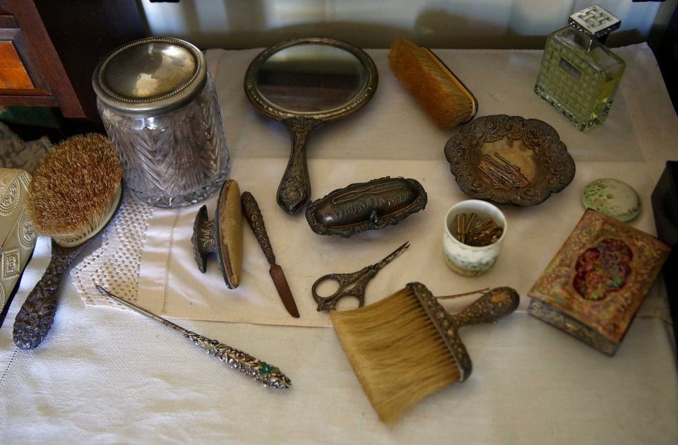 Σημερινό ζευγάρι νέων γύρισε πίσω στο 1800 -Ζουν ακριβώς όπως τότε [εικόνες] | iefimerida.gr 7