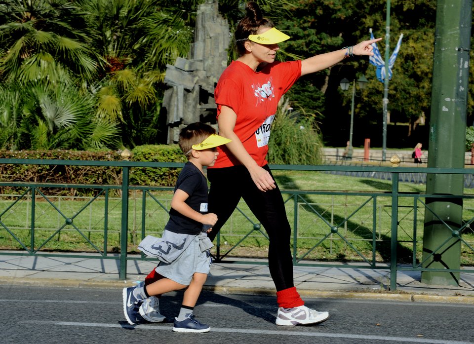 Η Αθήνα, αλλιώς - Χιλιάδες βγήκαν στους δρόμους και έτρεξαν για καλό σκοπό [εικόνες] | iefimerida.gr 1