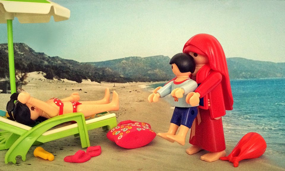 Guardian: Ολο το δράμα της Ελλάδας με τη βοήθεια των... Playmobil [εικόνες] | iefimerida.gr 1