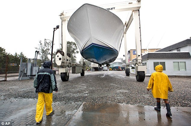 Οι ΗΠΑ προετοιμάζονται για ισχυρό τυφώνα: Ο Χοακίν πλησιάζει την Ανατολική Ακτή [βίντεο] | iefimerida.gr 1