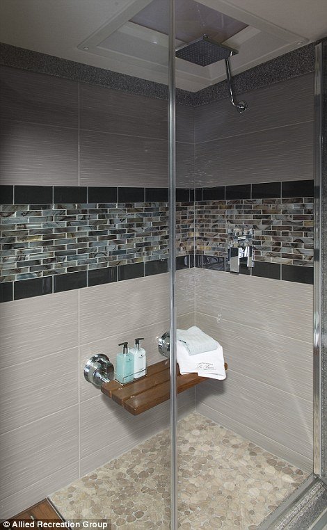 Πούλμαν μετατράπηκε σε τροχόσπιτο: Διαμέρισμα χλιδής, πάνω σε τροχούς - Στις 950.000 ευρώ η τιμή του [εικόνες & βίντεο] | iefimerida.gr 7