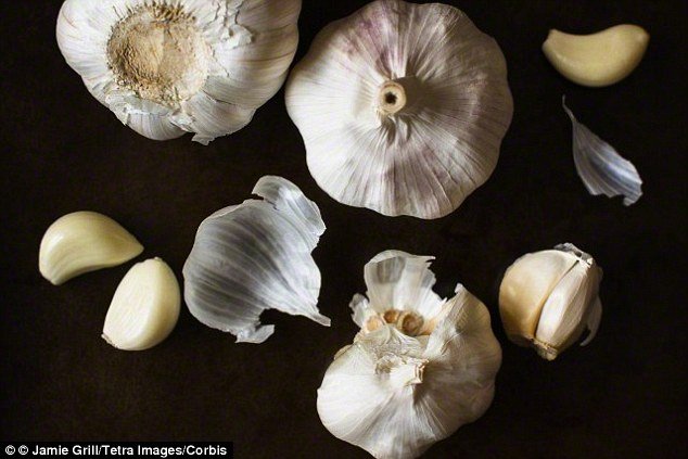 Πώς καθαρίζει η ανάσα από το σκόρδο και γιατί το παγωτό δεν μας δροσίζει; Διατροφικοί μύθοι και αλήθειες [εικόνες] | iefimerida.gr 2