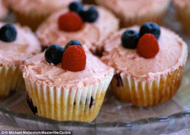 Πώς καθαρίζει η ανάσα από το σκόρδο και γιατί το παγωτό δεν μας δροσίζει; Διατροφικοί μύθοι και αλήθειες [εικόνες] | iefimerida.gr 1