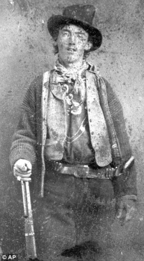 Αυτός ήταν ο αληθινός ντεσπεράντο Billy The Kid- Βρέθηκε σπάνια φωτογραφία του [εικόνες] | iefimerida.gr 3