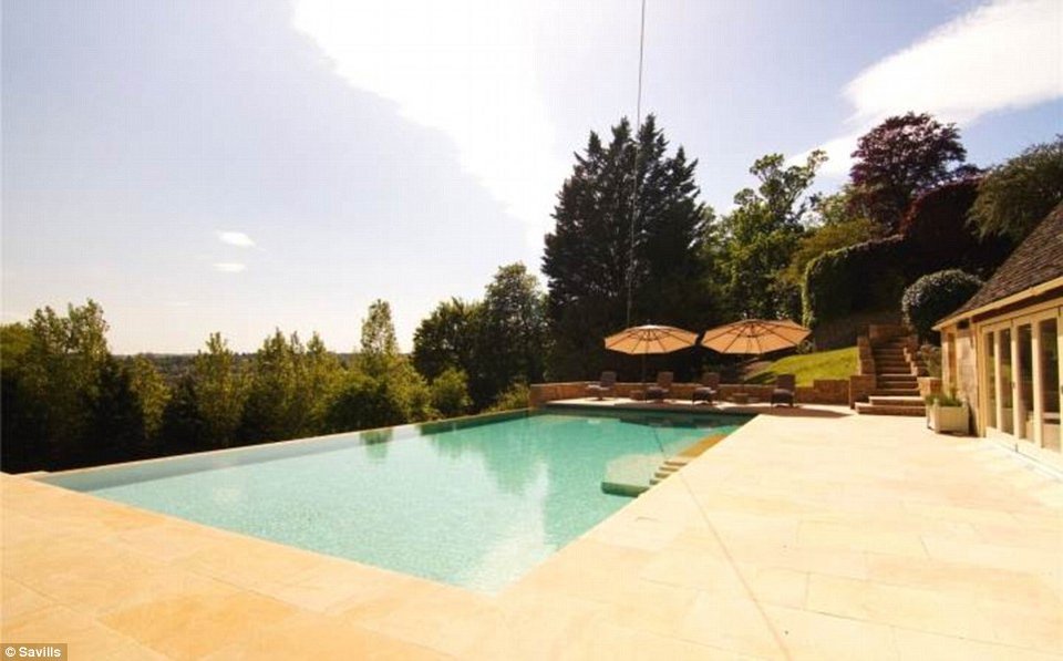 Ενα παλάτι για τη Βικτόρια -Το νέο σπίτι των Μπέκαμ στην εξοχή είναι όνειρο [εικόνες] | iefimerida.gr 13