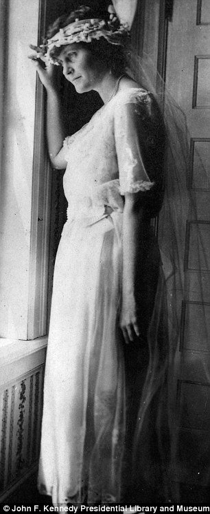 Η άγνωστη ζωή του Ερνεστ Χέμινγουεϊ - Το ερωτικό τρίγωνο που τον στοίχειωσε μέχρι το τέλος [εικόνες] | iefimerida.gr 5