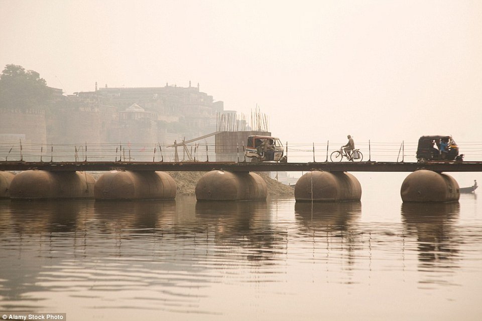 Οι πλωτές γέφυρες του Γάγγη- Τις διασχίζουν χιλιάδες άνθρωποι κάθε μέρα [εικόνες] | iefimerida.gr 6