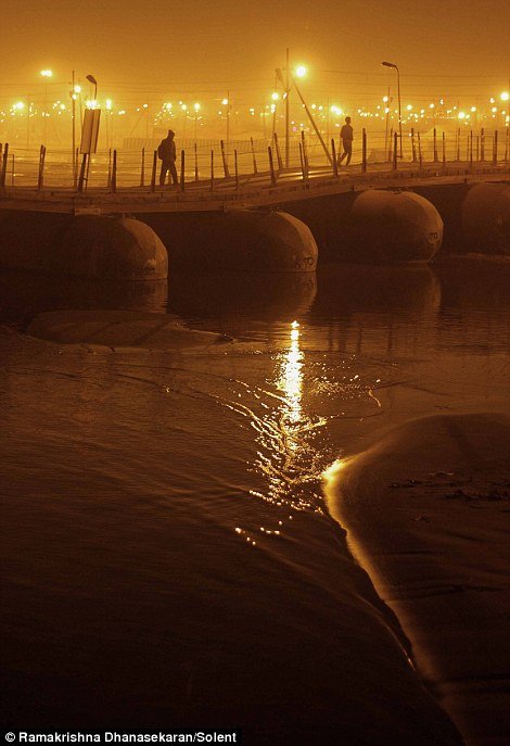 Οι πλωτές γέφυρες του Γάγγη- Τις διασχίζουν χιλιάδες άνθρωποι κάθε μέρα [εικόνες] | iefimerida.gr 0