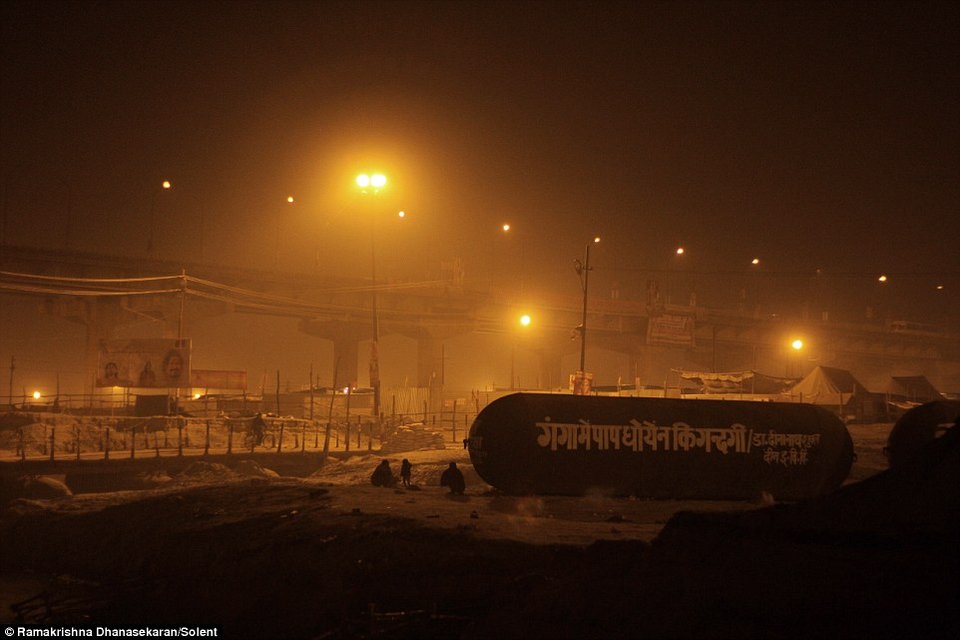 Οι πλωτές γέφυρες του Γάγγη- Τις διασχίζουν χιλιάδες άνθρωποι κάθε μέρα [εικόνες] | iefimerida.gr 1