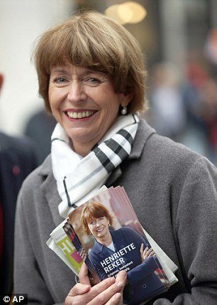 Εξελέγη δήμαρχος Κολωνίας η Χενριέτε Ρέκερ, που δέχτηκε επίθεση με μαχαίρι [εικόνες & βίντεο] | iefimerida.gr 2