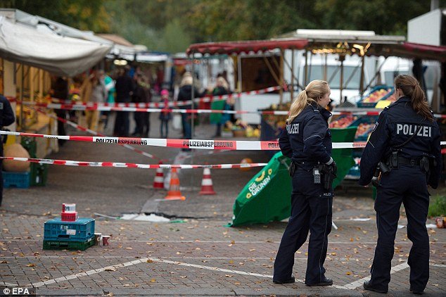 Εξελέγη δήμαρχος Κολωνίας η Χενριέτε Ρέκερ, που δέχτηκε επίθεση με μαχαίρι [εικόνες & βίντεο] | iefimerida.gr 1