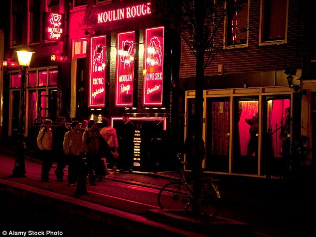 Τι δεν πρέπει να κάνετε σε ξένες χώρες- Κανόνες ασφαλείας για τουρίστες [εικόνες] | iefimerida.gr 0