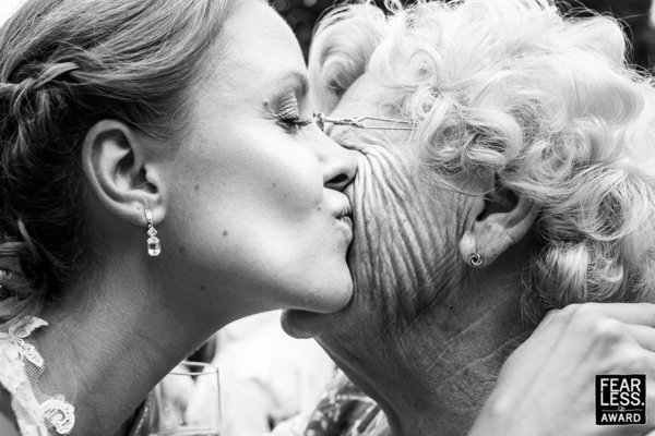 Οι 25 καλύτερες φωτογραφίες γάμου του καλοκαιριού - Ιδιαίτερα καρέ που ξεχειλίζουν συναίσθημα [εικόνες] | iefimerida.gr 10