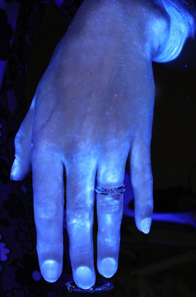 Πόσο καθαρά είναι τα χέρια σας; Ενα τεστ δείχνει πόση ώρα πρέπει να τα πλένετε [εικόνες] | iefimerida.gr 3