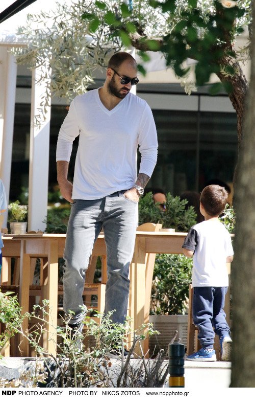 Οι πρώτες βόλτες Χοψονίδου-Σπανούλη με τα 4 παιδιά τους [εικόνες] | iefimerida.gr 1