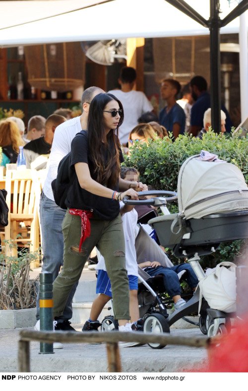 Οι πρώτες βόλτες Χοψονίδου-Σπανούλη με τα 4 παιδιά τους [εικόνες] | iefimerida.gr 2