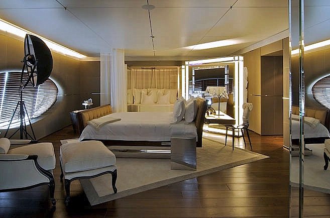 Σούπερ γιοτ 270 εκατ. ευρώ, που θυμίζει υποβρύχιο, στην Ψαρού [εικόνες & βίντεο] | iefimerida.gr 2