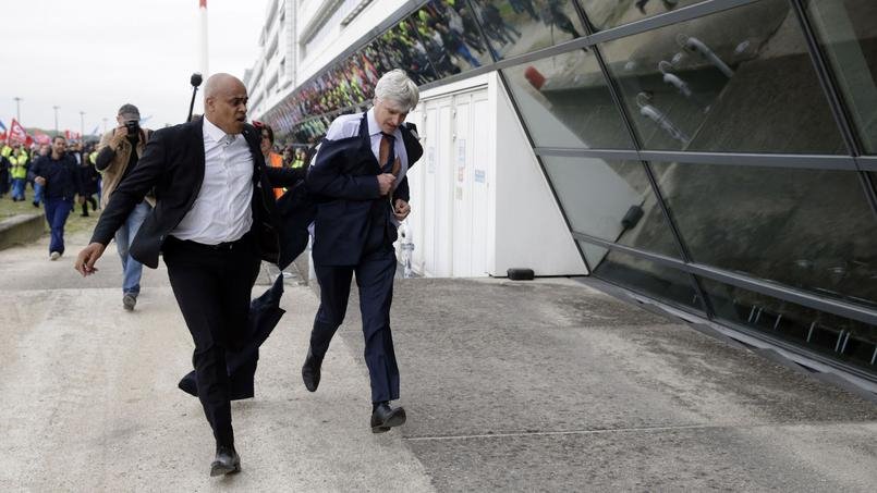 Παραλίγο να λιντσάρουν τον διευθυντή της Air France -Η εταιρεία ανακοίνωσε 2.900 απολύσεις | iefimerida.gr 0