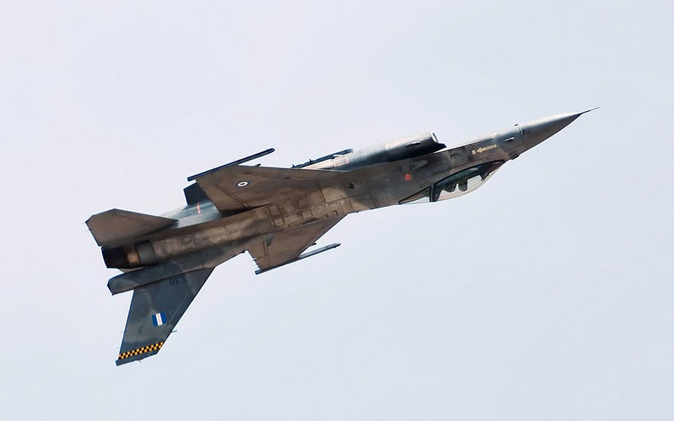 Ο πιλότος του F-16 που έκανε μαγικά στην παρέλαση της Θεσσαλονίκης: Χειρισμοί ακριβείας και εντυπωσιακοί ελιγμοί [εικόνες &amp; βίντεο] | iefimerida.gr 6