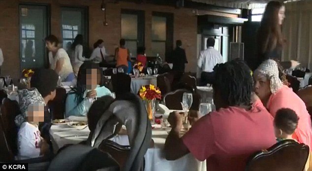 Η απρόσμενη κίνηση μιας πεθεράς: Ο γαμπρός ακύρωσε τον γάμο, αλλά εκείνη έκανε το τραπέζι -Σε αστέγους! [εικόνες] | iefimerida.gr 3