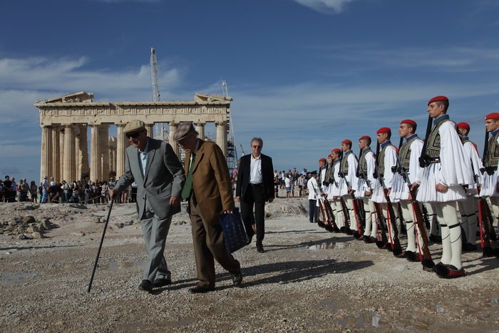 71 χρόνια από την απελευθέρωση της Αθήνας από τους ναζί -Εμφάνιση-έκπληξη Παπανδρέου [εικόνες] | iefimerida.gr 10