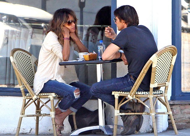 Τρίτο διαζύγιο για την Χάλι Μπέρι -Χωρίζει με τον Ολιβιέ Μαρτίνεζ, μετά από δύο χρόνια [εικόνες] | iefimerida.gr 2