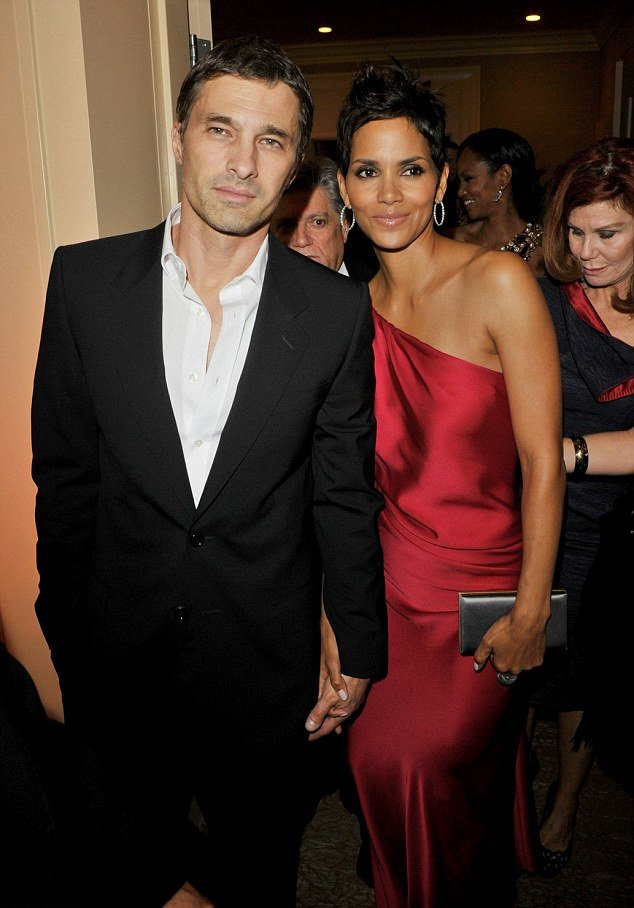 Τρίτο διαζύγιο για την Χάλι Μπέρι -Χωρίζει με τον Ολιβιέ Μαρτίνεζ, μετά από δύο χρόνια [εικόνες] | iefimerida.gr 3