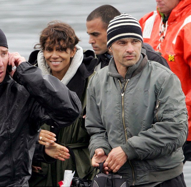 Τρίτο διαζύγιο για την Χάλι Μπέρι -Χωρίζει με τον Ολιβιέ Μαρτίνεζ, μετά από δύο χρόνια [εικόνες] | iefimerida.gr 5