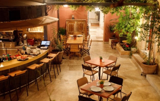 Ενα καφέ στο σπίτι του Οθωνα και της Αμαλίας -Μυστικό στην καρδιά της πόλης [εικόνες] | iefimerida.gr 4