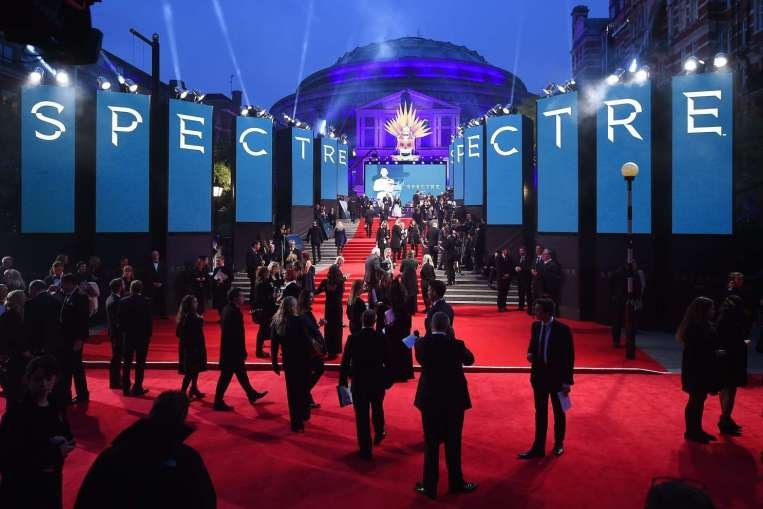 Το απίστευτο δηλητηριώδες βλέμμα του Κρίστοφ Βαλτς στην Κέιτ Μίντλετον [εικόνες] | iefimerida.gr 0