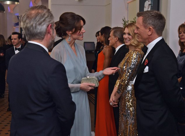 Το απίστευτο δηλητηριώδες βλέμμα του Κρίστοφ Βαλτς στην Κέιτ Μίντλετον [εικόνες] | iefimerida.gr 4