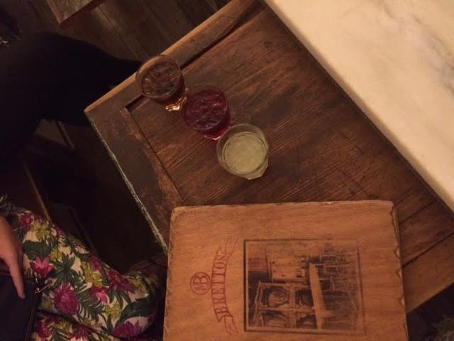 Βρεττός, το μπαρ με τα χρωματιστά μπουκάλια στην Πλάκα: Λειτουργεί τα τελευταία... 104 χρόνια και σερβίρει τις πιο απίθανες γεύσεις λικέρ [εικόνες] | iefimerida.gr 4