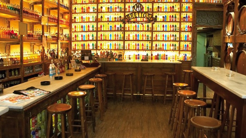 Βρεττός, το μπαρ με τα χρωματιστά μπουκάλια στην Πλάκα: Λειτουργεί τα τελευταία... 104 χρόνια και σερβίρει τις πιο απίθανες γεύσεις λικέρ [εικόνες] | iefimerida.gr 0