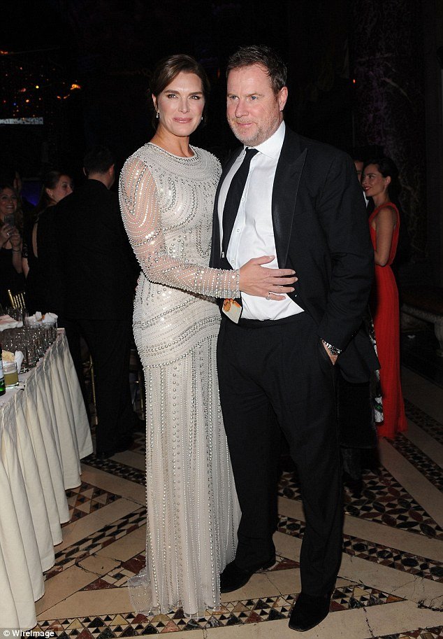 Η Μπρουκ Σιλντς 50άρισε αλλά ακόμη «μαγεύει» με τις εμφανίσεις της [εικόνες]  | iefimerida.gr 3