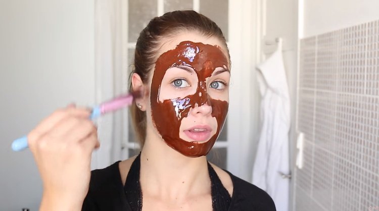 Διάσημη και πλούσια Youtuber κάνει το μοιραίο λάθος: Προτείνει μάσκα ομορφιάς με κανέλα που καίει το πρόσωπο [βίντεο] | iefimerida.gr 0