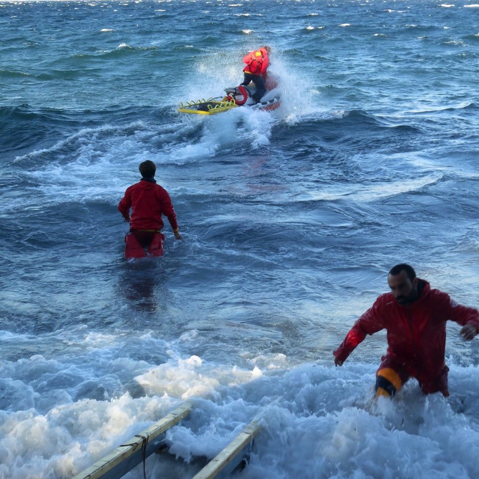 ΝΥ Times: Μαρτυρίες-σοκ από εθελοντές στη Λέσβο -Είμαστε αβοήθητοι, βλέπουμε νεκρούς [εικόνες] | iefimerida.gr 0