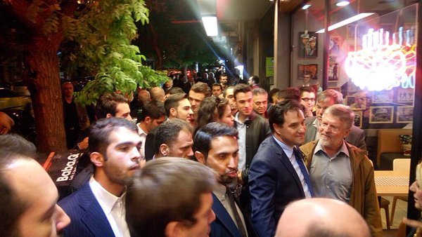 Χαμός στα εγκαίνια του εκλογικού κέντρου του Αδωνι στη Θεσσαλονίκη [εικόνες] | iefimerida.gr 2