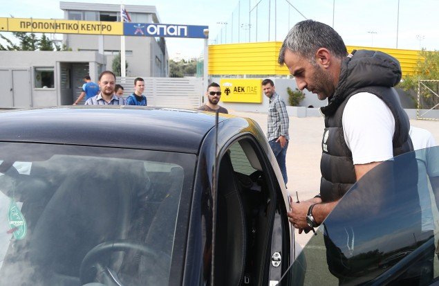 Χαμογελαστός αποχαιρέτησε την ΑΕΚ ο Δέλλας [εικόνες] | iefimerida.gr 0