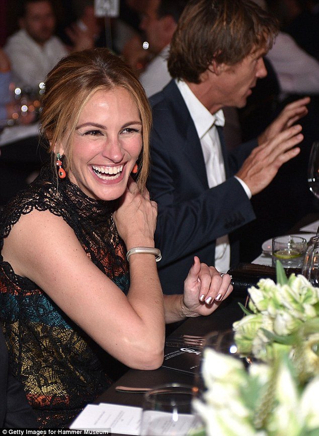  Τζούλια Ρόμπερτς: «Εχω εμμονή με τον σύζυγό μου!» [εικόνες] | iefimerida.gr 1