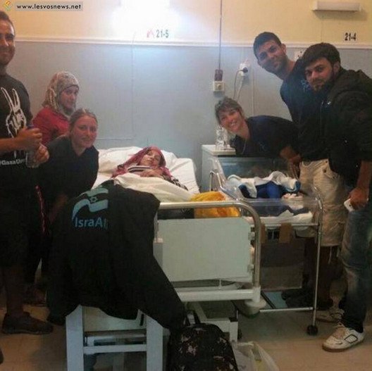 Καρέ-καρέ: Νεαρή πρόσφυγας γεννάει σε παραλία της Μυτιλήνης [εικόνες] | iefimerida.gr 7