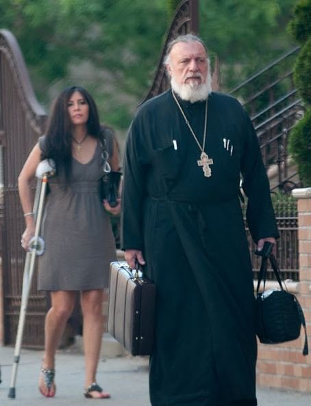 Εθέλ Μπουζάλας, η Περουβιανή βαφτισιμιά που «έκαψε» τον ορθόδοξο ιερέα [εικόνες] | iefimerida.gr 0
