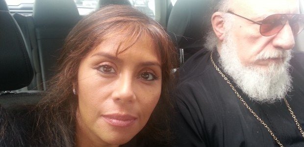 Εθέλ Μπουζάλας, η Περουβιανή βαφτισιμιά που «έκαψε» τον ορθόδοξο ιερέα [εικόνες] | iefimerida.gr 3