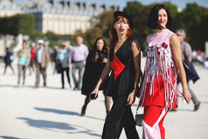 «Τι φοράει αυτή;»: Εβδομάδα μόδας στο Παρίσι και οι Παριζιάνες ντύθηκαν έξαλλα - Ξεχύθηκαν στους δρόμους και εντυπωσίασαν [εικόνες] | iefimerida.gr 17