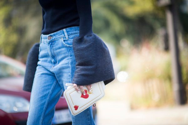 «Τι φοράει αυτή;»: Εβδομάδα μόδας στο Παρίσι και οι Παριζιάνες ντύθηκαν έξαλλα - Ξεχύθηκαν στους δρόμους και εντυπωσίασαν [εικόνες] | iefimerida.gr 19